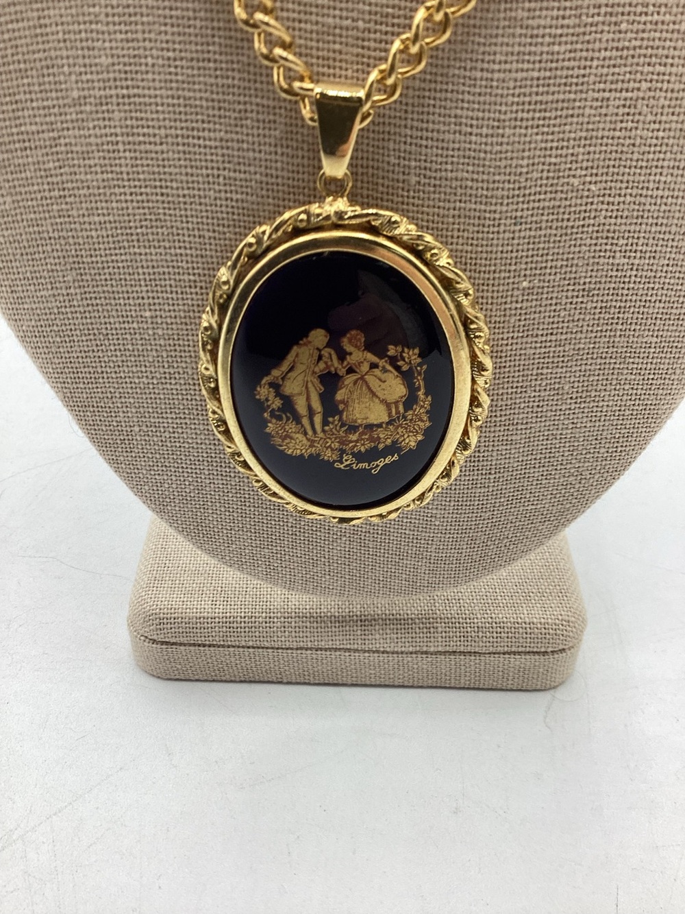 Limoges Courting Couple Porcelain Pendant - Picture 2 of 6